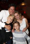 Zeist 23 december 2018
Hans Wendy Steven Osacr en Renzo Kazan met hun vrouwen en kinderen in het Fyji Hotel. Renzo en zijn vrouw Mara met hun twee kinderen