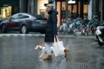 Amsterdam 12 januari 2019
Saskia Noort gaat met haar hondje naar slagerij v Dam.