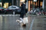 Amsterdam 12 januari 2019
Saskia Noort gaat met haar hondje naar slagerij v Dam.