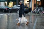 Amsterdam 12 januari 2019
Saskia Noort gaat met haar hondje naar slagerij v Dam.