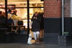 Amsterdam 12 januari 2019
Saskia Noort gaat met haar hondje naar slagerij v Dam.