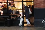 Amsterdam 12 januari 2019
Saskia Noort gaat met haar hondje naar slagerij v Dam.