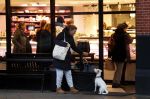 Amsterdam 12 januari 2019
Saskia Noort gaat met haar hondje naar slagerij v Dam.