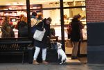 Amsterdam 12 januari 2019
Saskia Noort gaat met haar hondje naar slagerij v Dam.