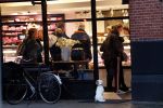 Amsterdam 12 januari 2019
Saskia Noort gaat met haar hondje naar slagerij v Dam.