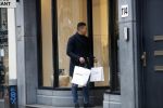 Amsterdam 30 januari 2019
Wilfred Bouma met zijn vrouw aan het shoppen op de pc hooftstraat.