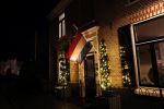 Naarden 12 januari 2020
Bij de dochter van Aart Staartjes , Saskia Meijer Staartjes en haar man Erik Meijer ( speelde destijds Pino) is de vlag uitgehangen omdat haar vader overleden is.