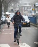 Amsterdam 21 januari 2020
Oud bokser Alex Blanchard op de fiets in Amsterdam zuid.
