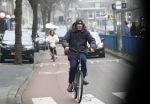 Amsterdam 21 januari 2020
Oud bokser Alex Blanchard op de fiets in Amsterdam zuid.