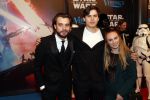 Amsterdam 17 december 2019
Premiere Starwars in het Amsterdam theater. Bart Meeldijk en â€¦