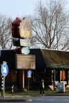 Haarlem 19 januari 2020
De bison bowling die binnenkort gaat sluiten omdat daar een supermarkt komt . Mensen / bewoners in de buurt zijn daar niet blij mee.