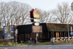 Haarlem 19 januari 2020
De bison bowling die binnenkort gaat sluiten omdat daar een supermarkt komt . Mensen / bewoners in de buurt zijn daar niet blij mee.