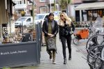 Amsterdam 23 december 2019
Estelle Cruijff met haar nieuwe vriend Mo op de cornelis schuytstraat.