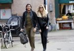 Amsterdam 23 december 2019
Estelle Cruijff met haar nieuwe vriend Mo op de cornelis schuytstraat.