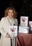 Bunnik 4 februari 2021
Boekpresentatie Antje Monteiro . Romy ontvangt het eerste boek.