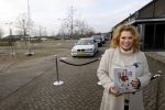 Bunnik 4 februari 2021
Boekpresentatie Antje Monteiro . Romy ontvangt het eerste boek.