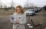 Bunnik 4 februari 2021
Boekpresentatie Antje Monteiro . Romy ontvangt het eerste boek.