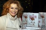 Bunnik 4 februari 2021
Boekpresentatie Antje Monteiro . Romy ontvangt het eerste boek.