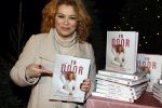 Bunnik 4 februari 2021
Boekpresentatie Antje Monteiro . Romy ontvangt het eerste boek.