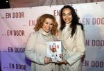 Bunnik 4 februari 2021
Boekpresentatie Antje Monteiro . Romy ontvangt het eerste boek.