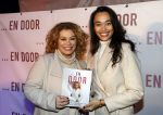 Bunnik 4 februari 2021
Boekpresentatie Antje Monteiro . Romy ontvangt het eerste boek.