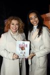 Bunnik 4 februari 2021
Boekpresentatie Antje Monteiro . Romy ontvangt het eerste boek.