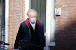 Aalsmeer 13 januari 2021
Nick Dijkman aan de deur bij Bonnie st Claire.
Haar man Arne Jan Jongebloed doet boodschappen