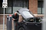 Amsterdam 5 januari 2021
De vriend van Astrid Joosten met zijn electrische auto