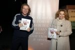 Bunnik 4 februari 2021
Boekpresentatie Antje Monteiro . Romy ontvangt het eerste boek. Bastiaan Ragas
