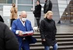 Utrecht 2 februari 2021
Rechtszaak Rachel Hazes tegen haar oude PA Marieke v Beek . Royce de Vries is de advocaat van Rachel. Marieke heeft advocaat Bernhard Tomlow. Ricardo Klaverdijk Big Willem v Boxtel en Jacqueline v d Gijp waren aanwezig.