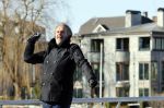 Amsterdam 11 februari 2021
Bert Kuizenga gooit een sneewbal naar mij.