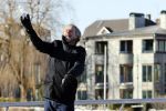 Amsterdam 11 februari 2021
Bert Kuizenga gooit een sneewbal naar mij.