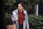 Rotterdam 3 januari 2020
Carola Schouten verlaat om 12 uur haar huis . 2 minuten later vertrekt haar nieuwe vriend met koffer haar huis.
