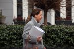 Rotterdam 3 januari 2020
Carola Schouten verlaat om 12 uur haar huis . 2 minuten later vertrekt haar nieuwe vriend met koffer haar huis.