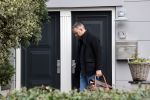 Rotterdam 3 januari 2020
Carola Schouten verlaat om 12 uur haar huis . 2 minuten later vertrekt haar nieuwe vriend met koffer haar huis.