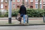 Rotterdam 3 januari 2020
Carola Schouten verlaat om 12 uur haar huis . 2 minuten later vertrekt haar nieuwe vriend met koffer haar huis.