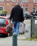 Rotterdam 3 januari 2020
Carola Schouten verlaat om 12 uur haar huis . 2 minuten later vertrekt haar nieuwe vriend met koffer haar huis.