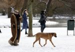 Amsterdam 9 februari 2021
Claudia Schoemacher met hond in het vondelpark. Het vondelpark is wit van de sneeuw.
