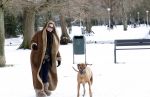 Amsterdam 9 februari 2021
Claudia Schoemacher met hond in het vondelpark. Het vondelpark is wit van de sneeuw.