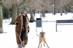 Amsterdam 9 februari 2021
Claudia Schoemacher met hond in het vondelpark. Het vondelpark is wit van de sneeuw.
