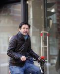 Amsterdam 9 februari 2021
Cornald Maas op de fiets in Amsterdam
