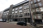 Amsterdam 26 januari 2021
Davy Klaassen met een kennis op straat in Amsterdam zuid. Davy woont in een appartement in Amsterdam zuid.