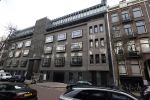 Amsterdam 26 januari 2021
Davy Klaassen met een kennis op straat in Amsterdam zuid. Davy woont in een appartement in Amsterdam zuid.