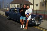Weston, Connecticut. Engeland 18 Mei 1989]Dominic Grant en Scott Fitzgerald  op de tennisbaan 
Dominic rijdt met een Rolls Royce
