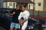Weston, Connecticut. Engeland 18 Mei 1989]Dominic Grant en Scott Fitzgerald  op de tennisbaan 
Dominic rijdt met een Rolls Royce