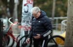 Amsterdam 30 april 2021
Dries Roelvink op de pc hooftstraat waar alle winkels dicht getimmerd zijn ivm verwachte rellen en plunderingen