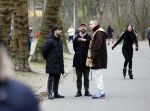 Amsterdam 16 februari 2021
Diverse BN ers in het vondelpark tijdens Corona. Hans Kesting in gesprek met Freek Bartels en zijn vriend