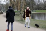 Amsterdam 16 februari 2021
Diverse BN ers in het vondelpark tijdens Corona. Hans Kesting met zijn hond