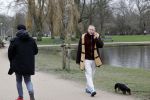 Amsterdam 16 februari 2021
Diverse BN ers in het vondelpark tijdens Corona. Hans Kesting met zijn hond