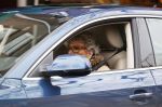 Amsterdam 19 januari 2021
Hansje Boonstra in haar auto. Ze is met haar zoon